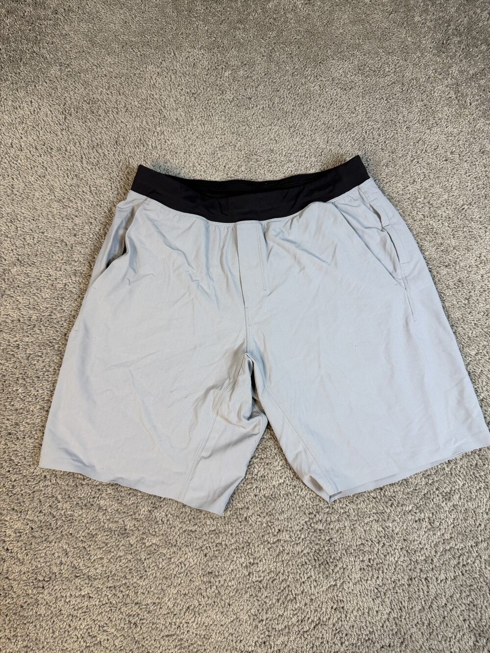 Lululemon Shorts Mens L Gray Microfiber Elastic Waist Pockets 9 Inseam